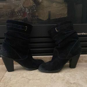 Women’s suede boots